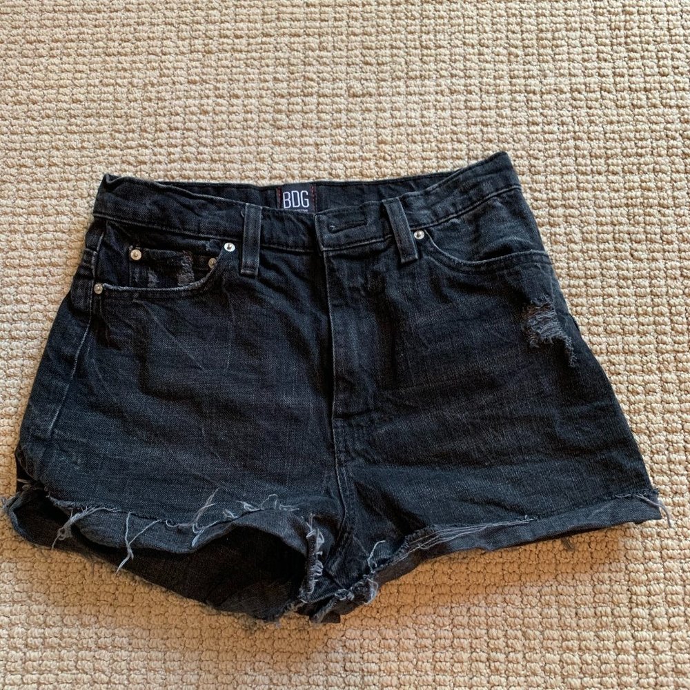 URBAN OUTFITTERS SHORTS SIZE 27